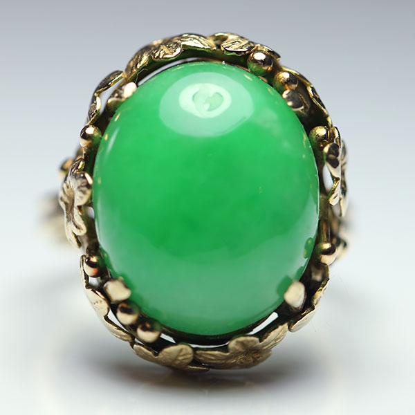 Ming's Apple Green Jade Cabochon Ring - Hawaii Estate & Jewelry Buyers