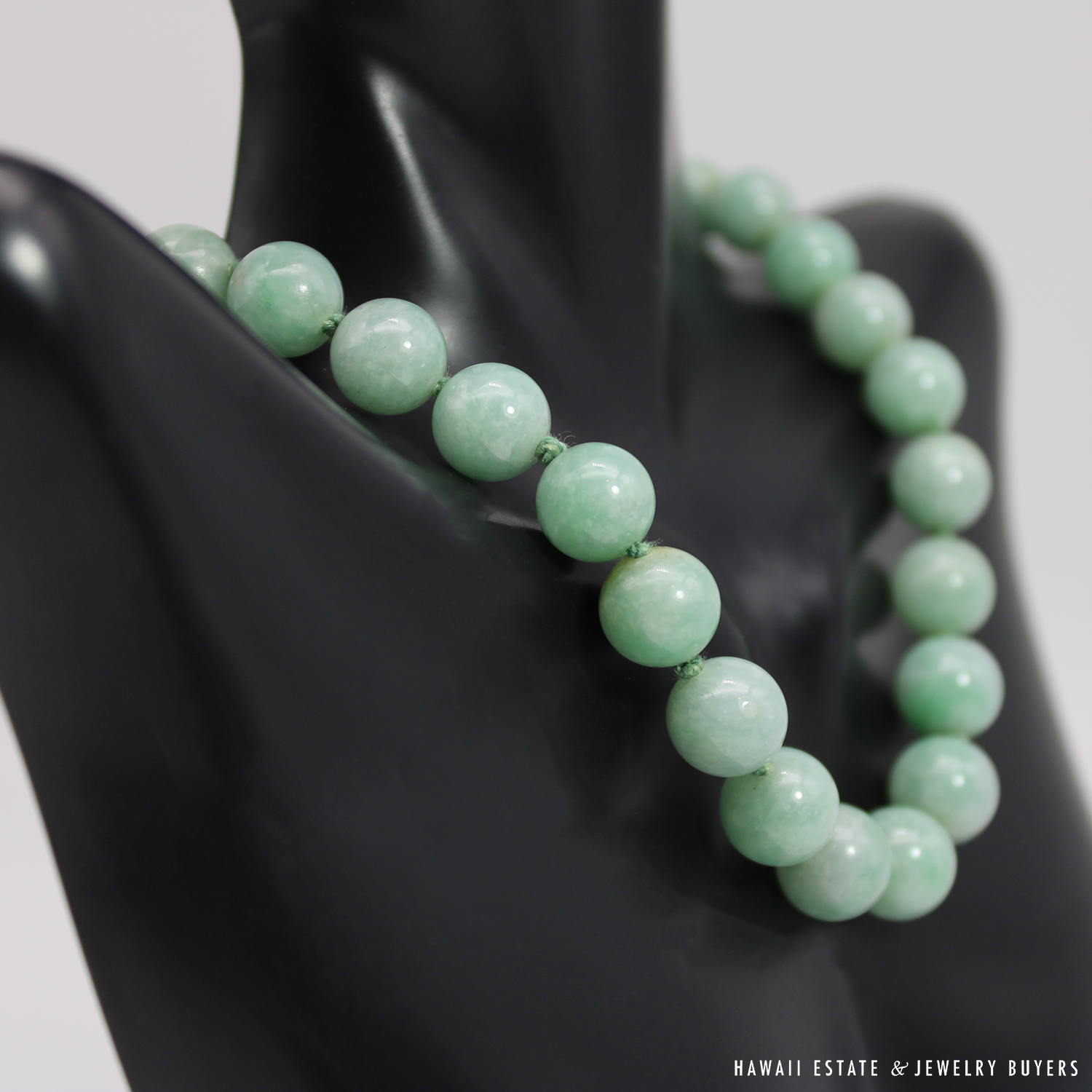 MING'S 64.8g 14KYG GRADUATED LIGHT GREEN JADE BEAD KNOTTED NECKLACE 16 INCH  - Hawaii Estate & Jewelry Buyers